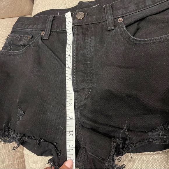 We The Free Black Cut Off Shorts Button Fly Mid rise Sz 31 Inseam 2.5 Distressed - Picture 7 of 8